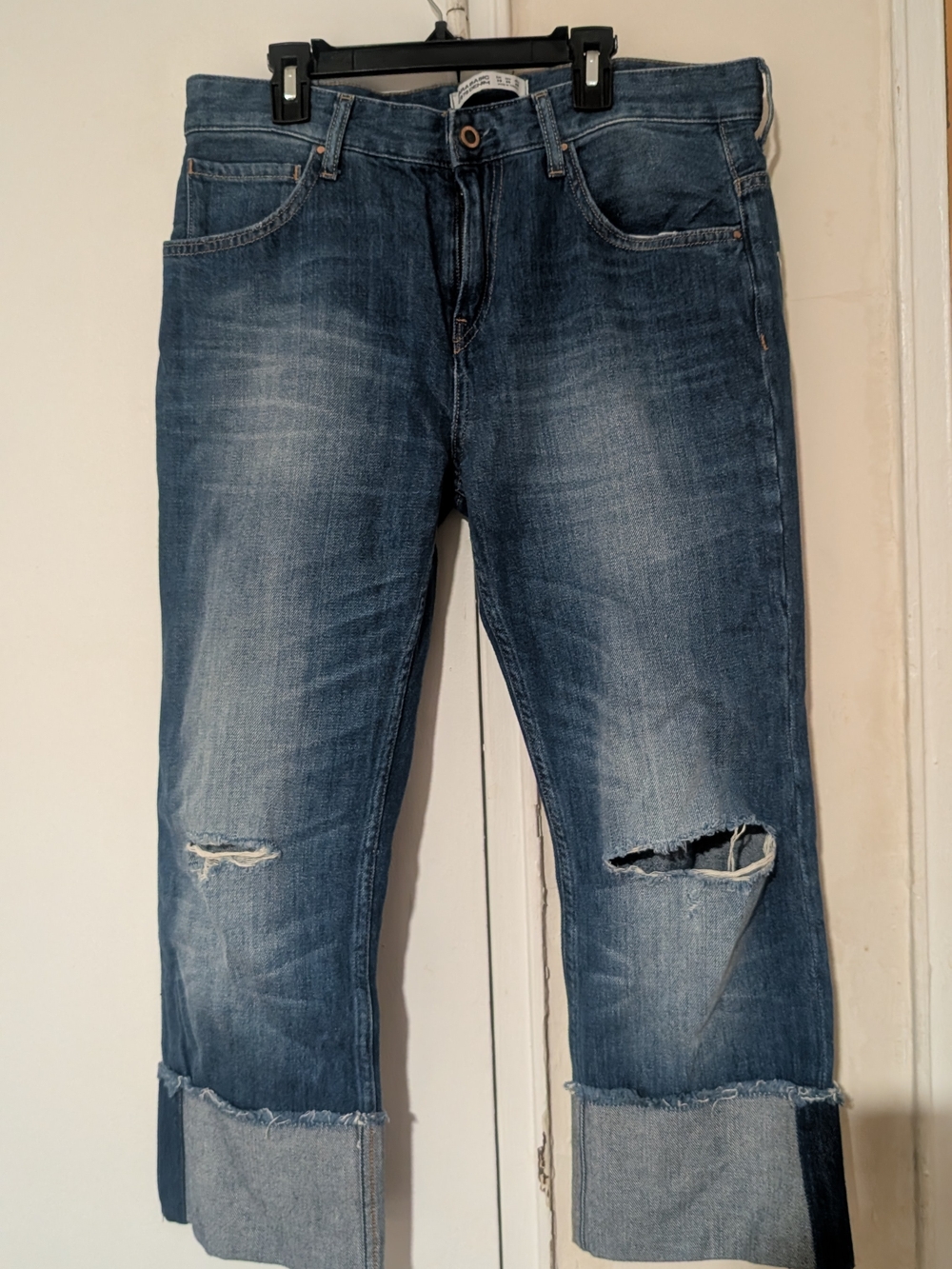 Women’s Distressed Cropped Blue Jeans
